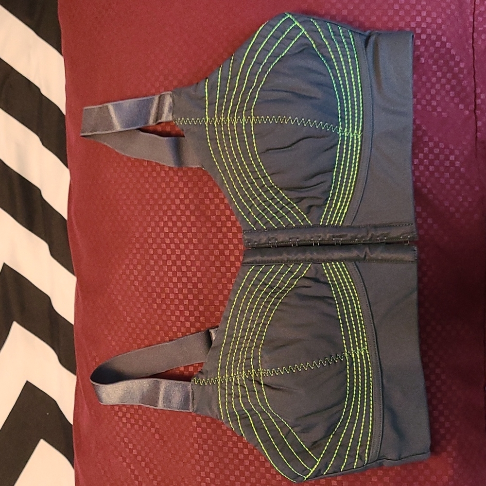 Fabletics bra